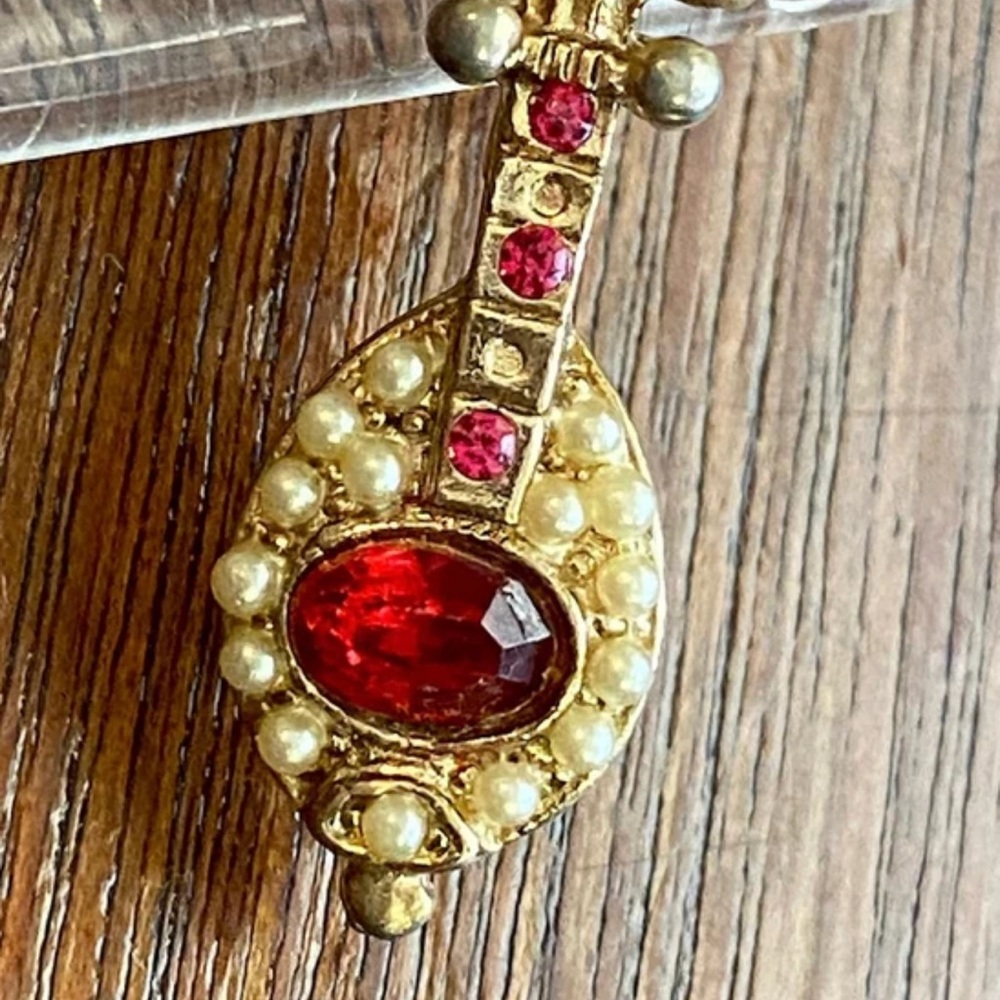 Vintage Small Red Paste Stone
Seed Pearl Guitar Instrument brooch pin